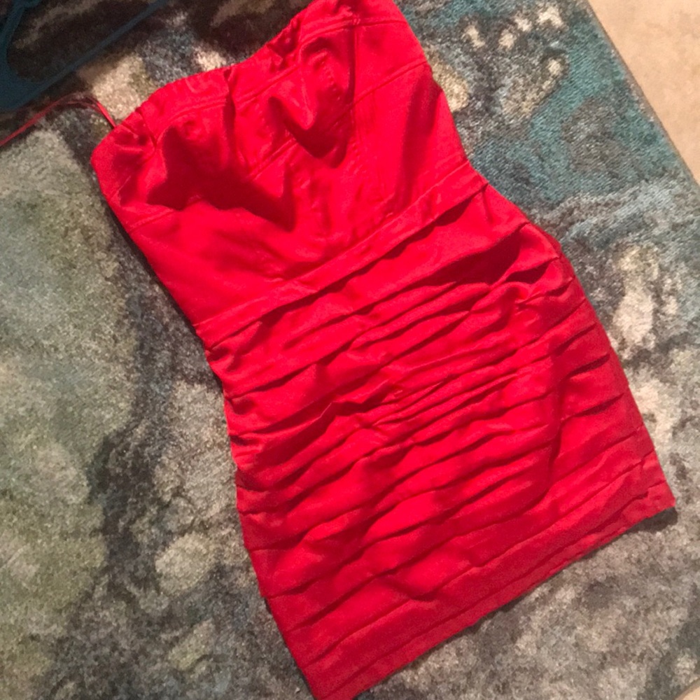 Hot 🔥 red dress!